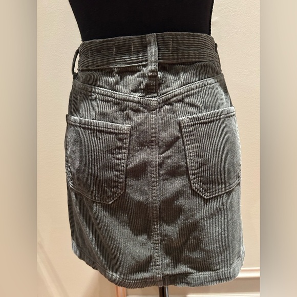 Hollister Ultra High Rise Green Corduroy Front Zip Mini Skirt Size 1 - Picture 4 of 5